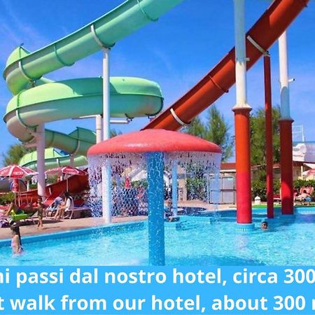 Hotel Mignon Riccione Fronte Mare Exterior foto