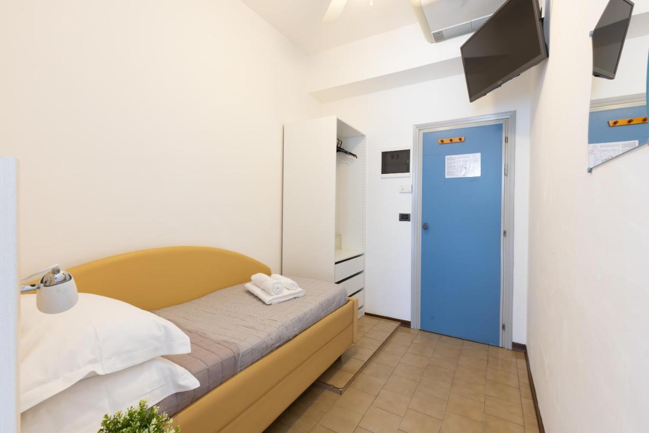 Hotel Mignon Riccione Fronte Mare Exterior foto